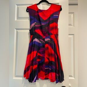 Alice + Olivia gorgeous dress in size small. Excellent condition. No flaws.